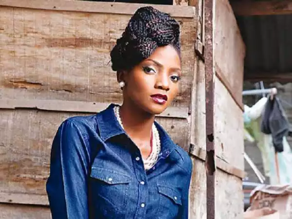 I am dating Ycee – Nigerian singer Simi